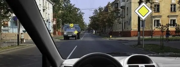 Билет 18. Вопрос 15. ПДД 2025 категории A на мотоцикл